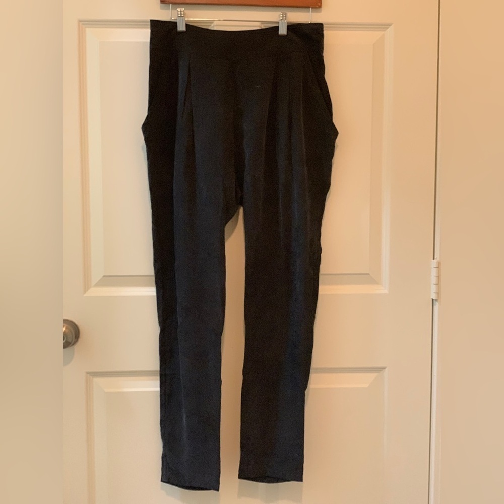 7 For All Man Kind Women’s Black Cupro Trousers.   Size-27